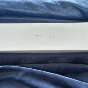 APPLE WATCH, Series 5, 44mm, Space Gray Aluminum Case, Black Sport Band